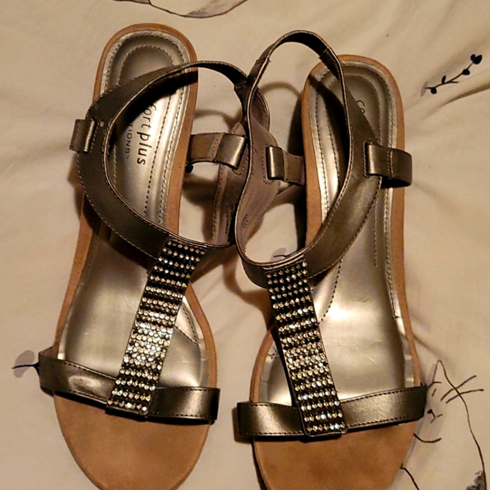 Is wonderfully comfortable made for comfort sandal
